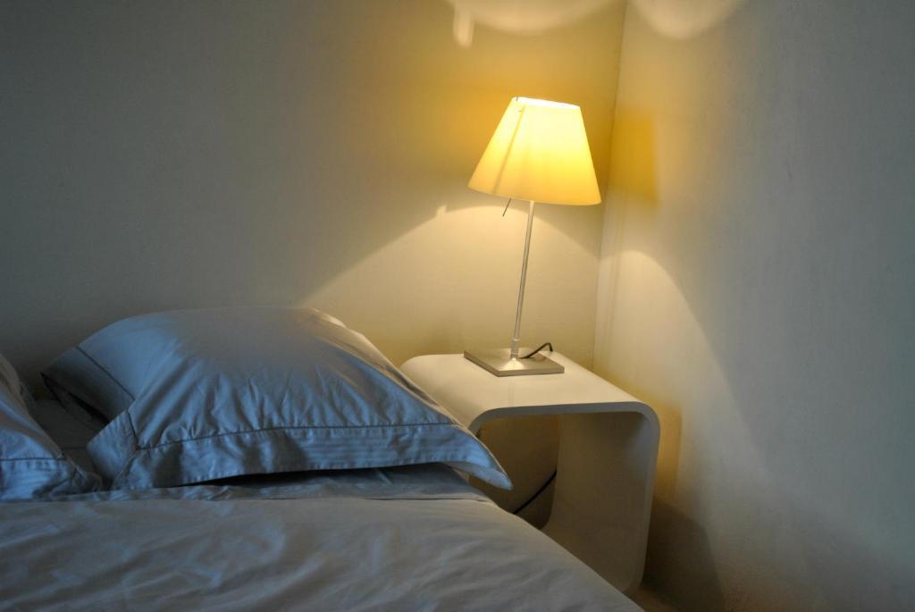 Les Foucauds Otel Saint-Quentin-de-Caplong Oda fotoğraf